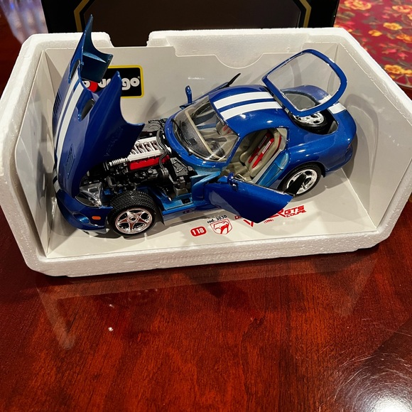 Vintage Burago Die Cast Metal 1996 Dodge Viper GTS Coupe - Picture 6 of 10